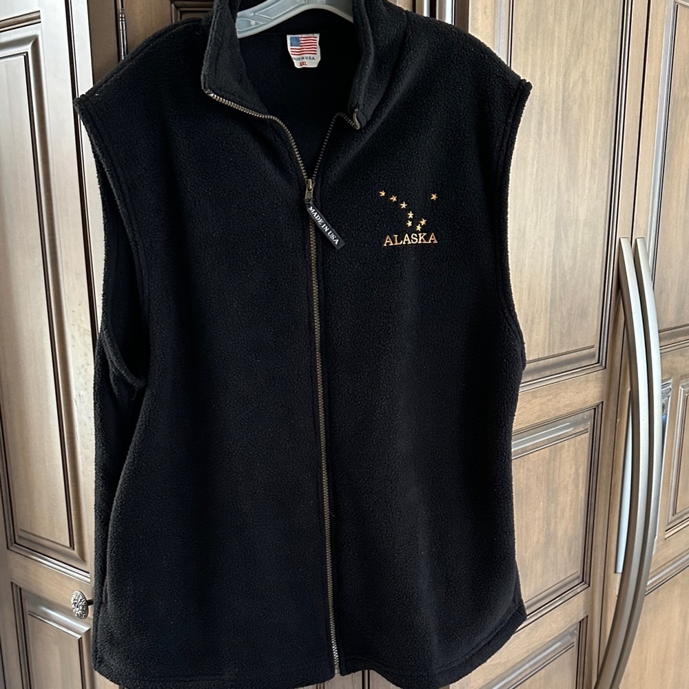 Black Alaska Women’s Fleece Vest